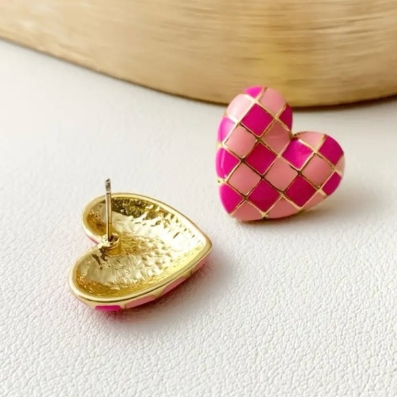 ✨ModCloth Solna Pink Checkered Heart Earrings - Picture 4 of 4